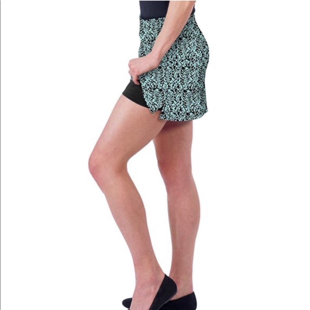 Tranquility Colorado Clothing
Everyday Skort, Dense Leaves (XX-Large) - Picture 6 of 6